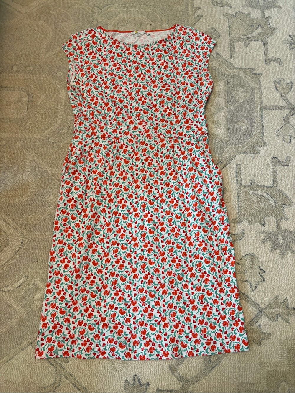 Boden knit sleeveless dress in Red and Green. Has pockets!